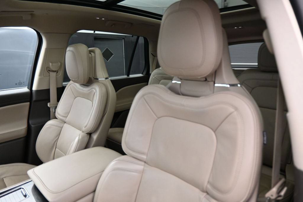 Used 2023 Lincoln Aviator Reserve w/ Equipment Group 201A RWD image 14