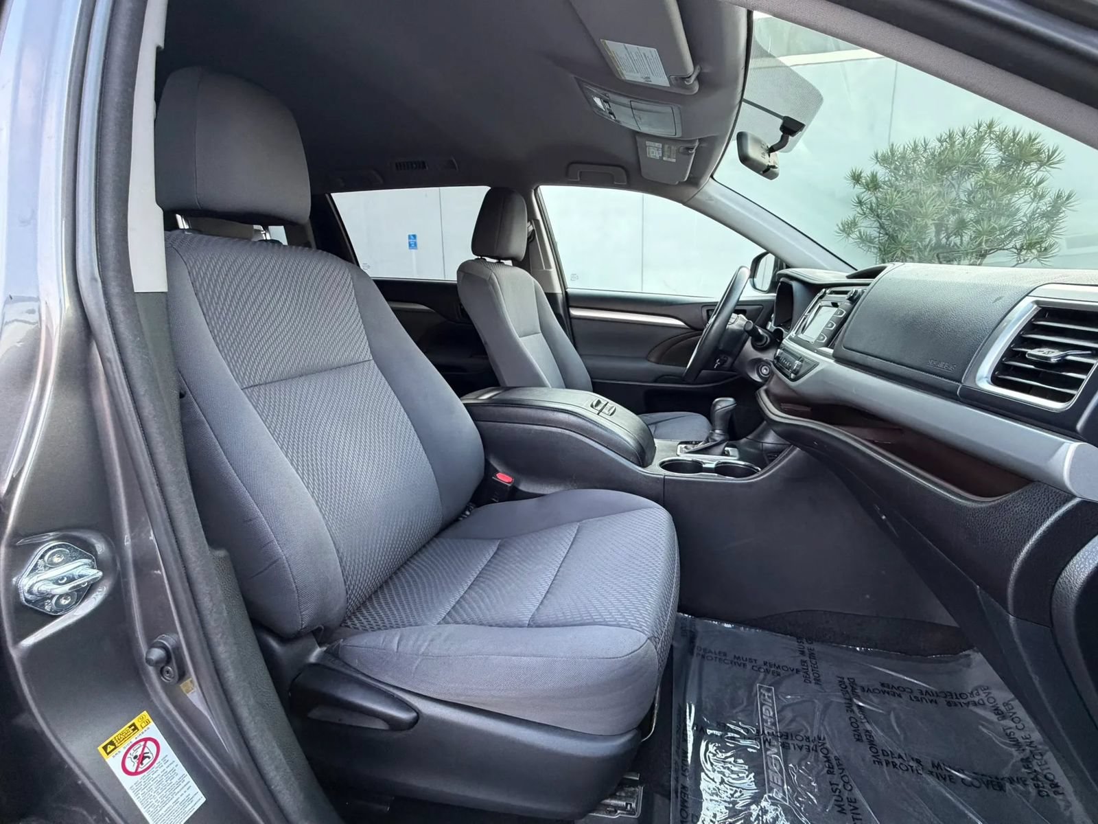 Used 2014 Toyota Highlander LE FWD image 13