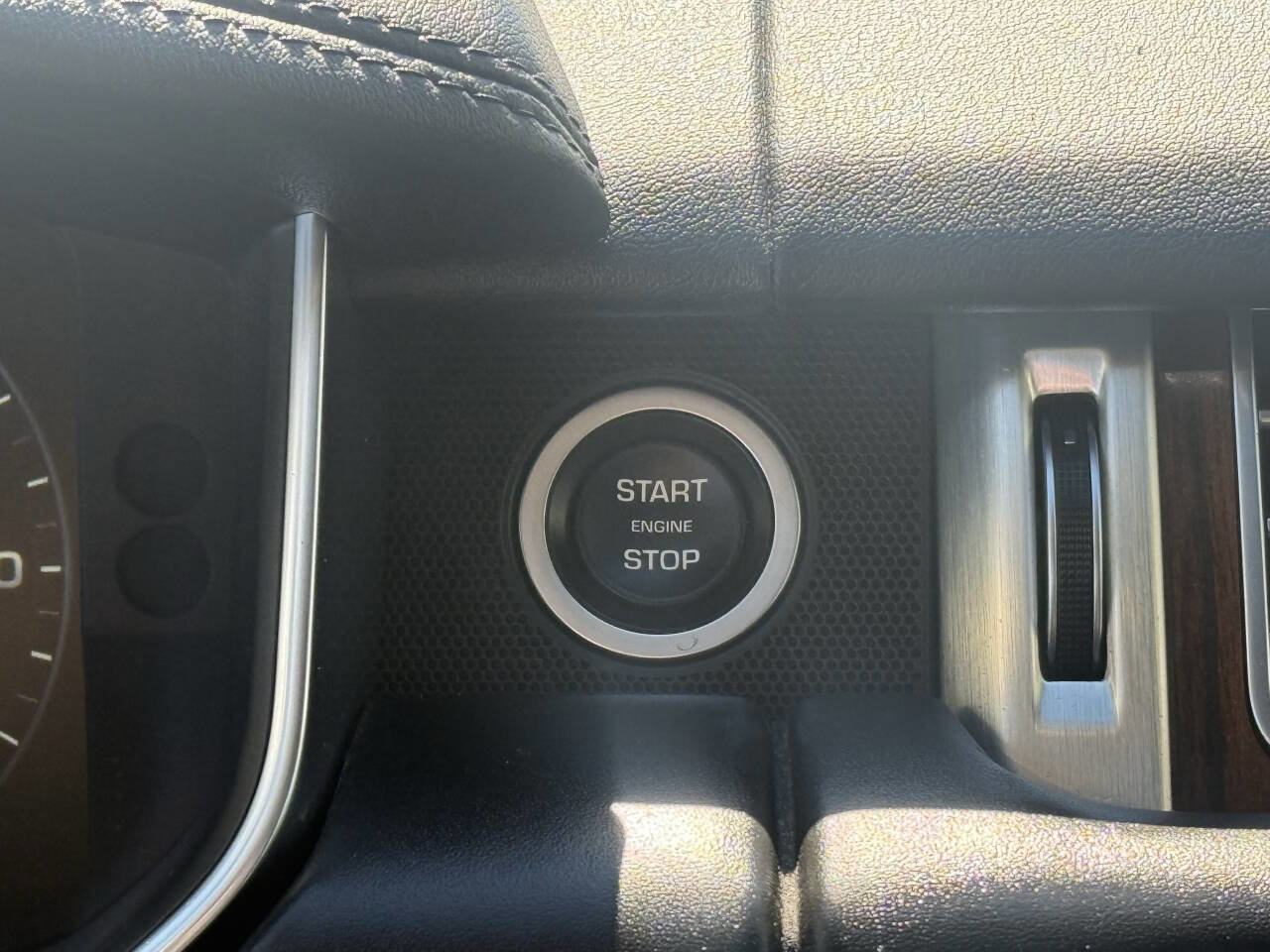 Used 2016 Land Rover Range Rover Supercharged image 15