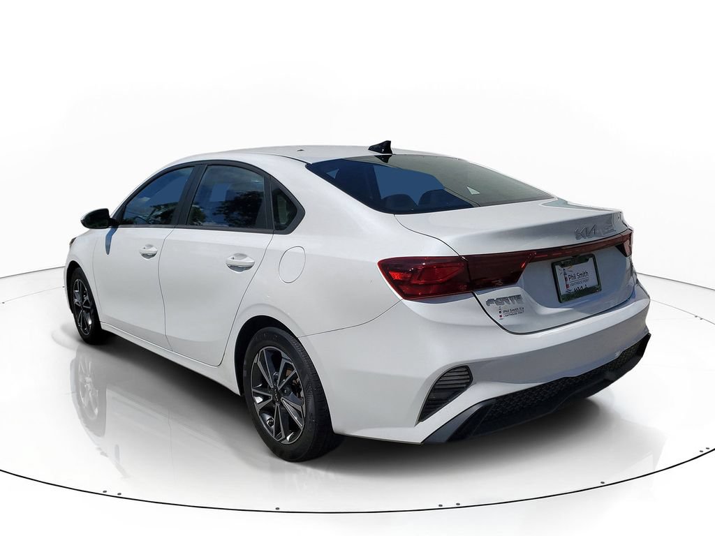 Certified 2022 Kia Forte LXS w/ LXS Technology Package FWD image 4
