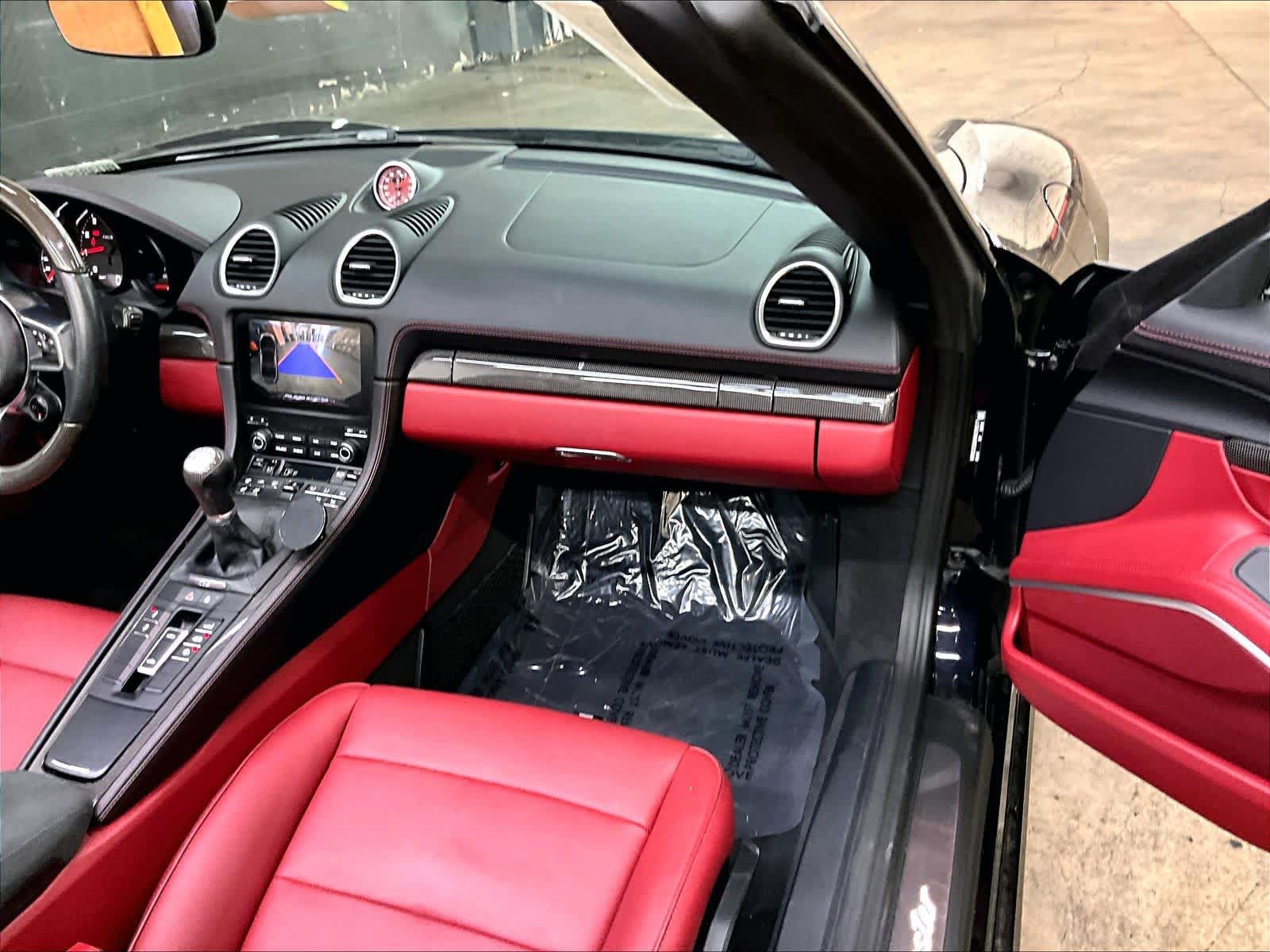 Used 2024 Porsche 718 Boxster RWD image 19