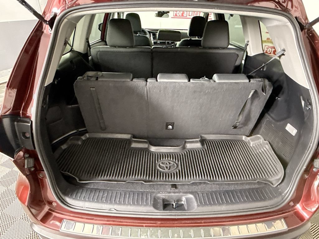 Certified 2019 Toyota Highlander LE w/ Protection Package #3 AWD/4WD image 29