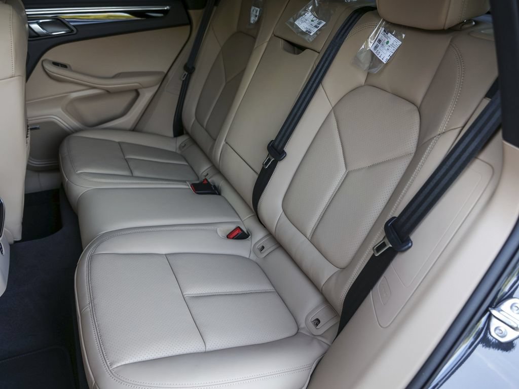 Certified 2026 Porsche Macan AWD/4WD image 33