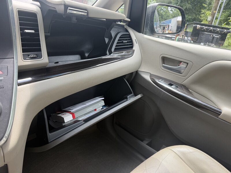 Used 2015 Toyota Sienna XLE w/ XLE Navigation Package AWD/4WD image 41