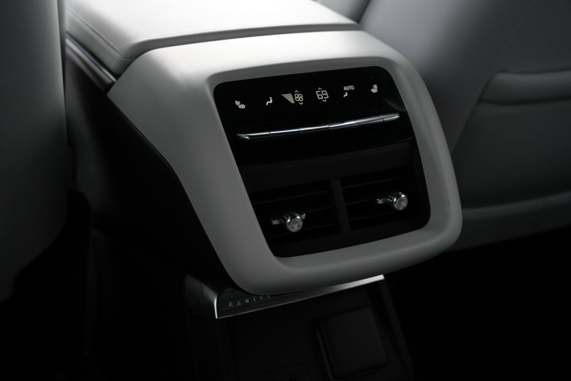 Certified 2024 Cadillac Lyriq Luxury AWD/4WD image 15