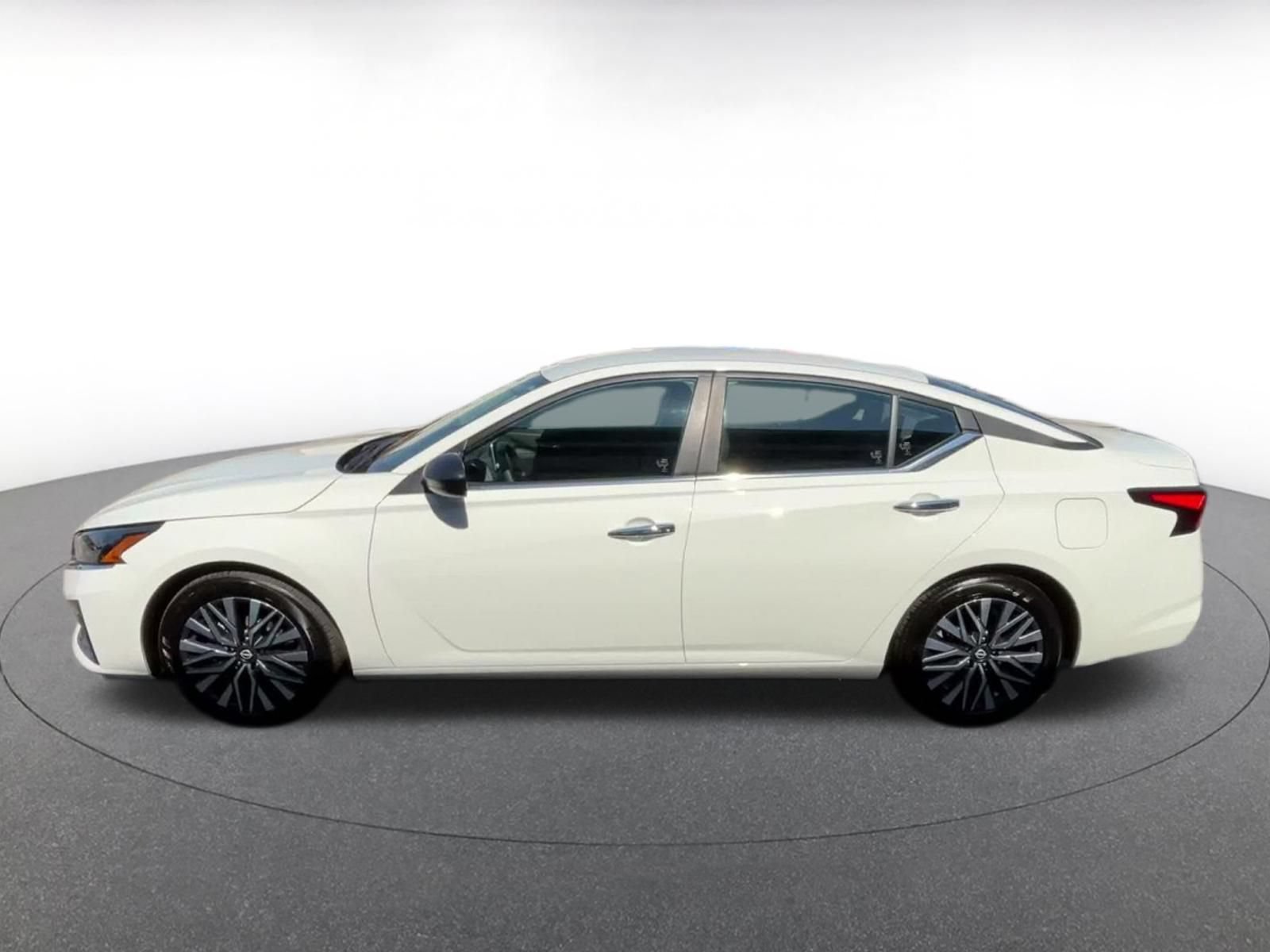 Used 2025 Nissan Altima 2.5 SV FWD image 8