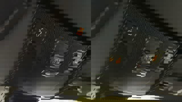 Used 2013 Mercedes-Benz SLK 350 image 24