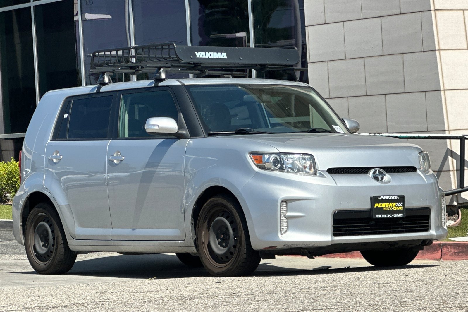 Used 2015 Scion xB FWD image 2