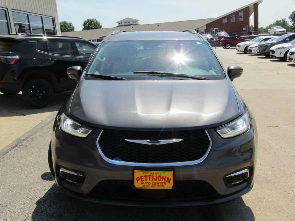 Used 2021 Chrysler Pacifica Touring-L FWD image 13