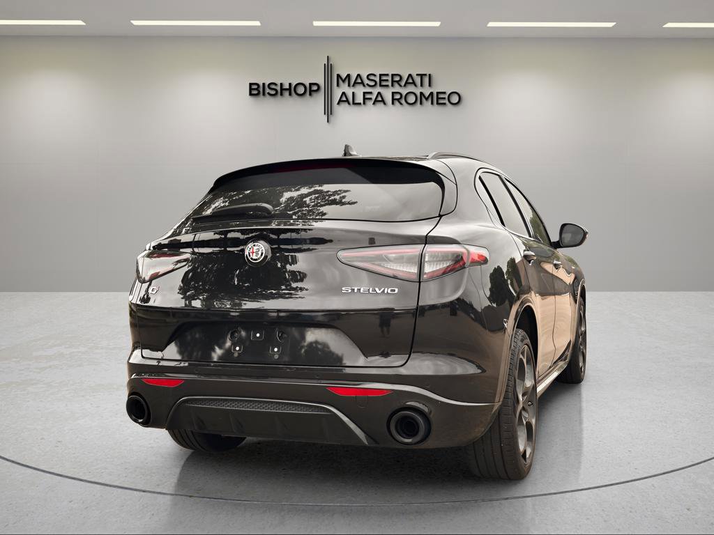 Used 2025 Alfa Romeo Stelvio Sprint image 5