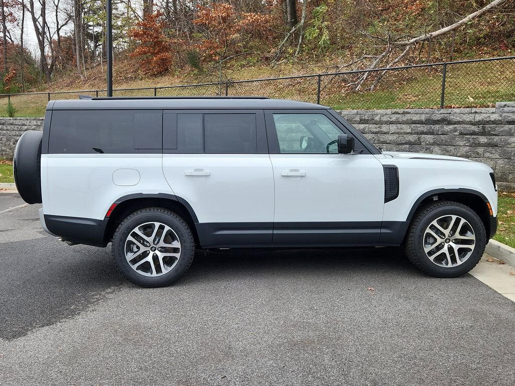 Used 2025 Land Rover Defender 130 S image 11