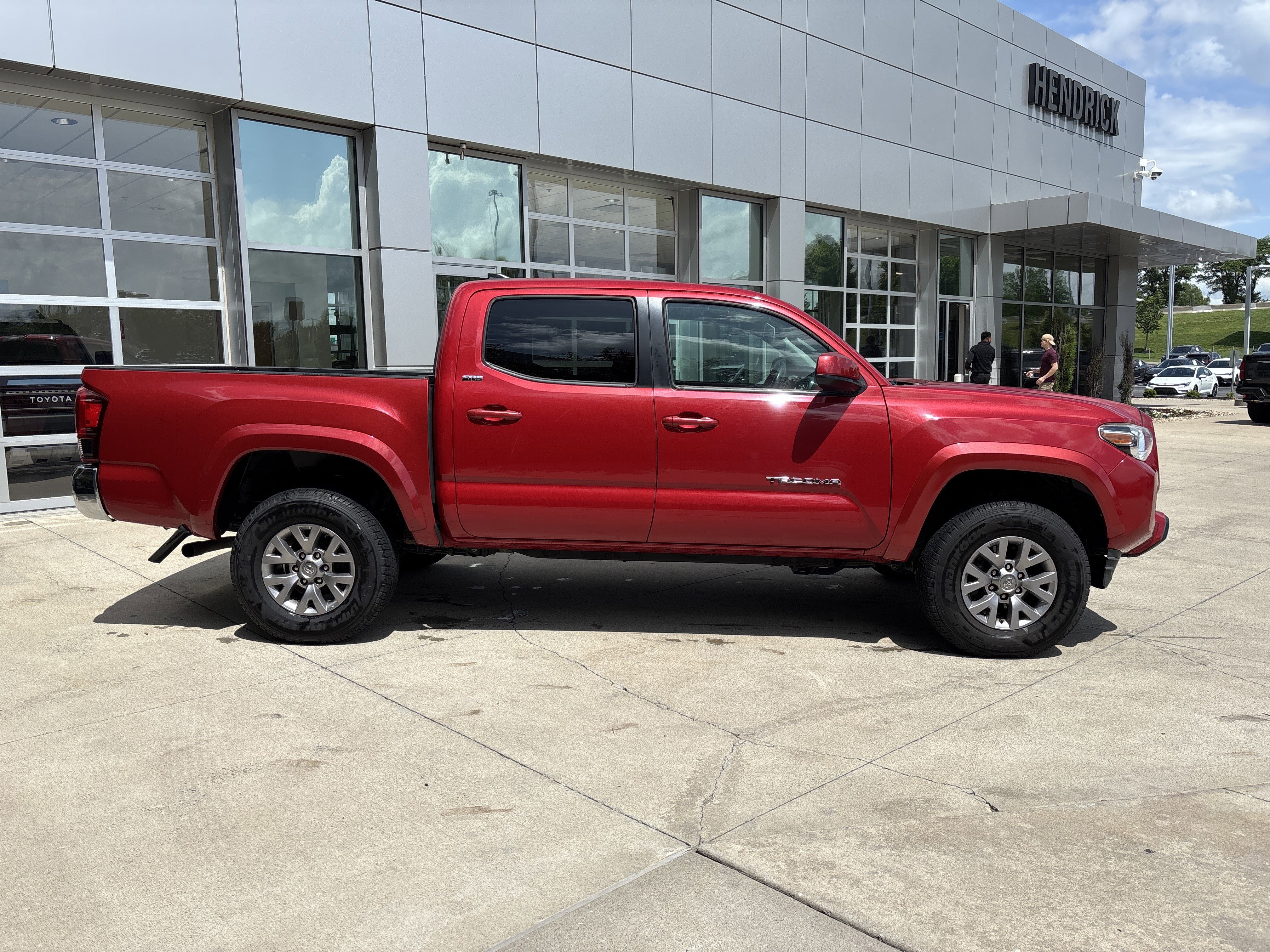 Used 2019 Toyota Tacoma SR5 AWD/4WD image 10
