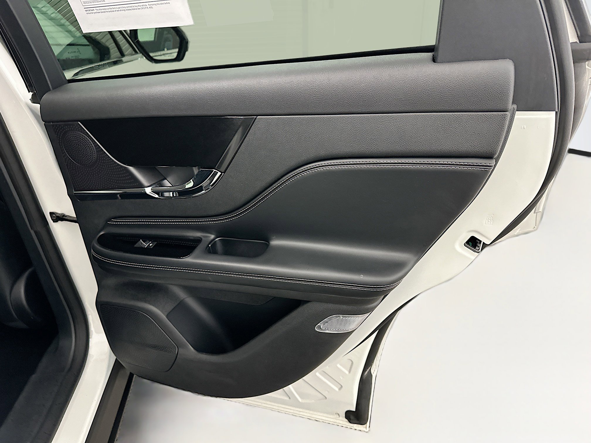 Used 2023 Lincoln Corsair AWD image 32