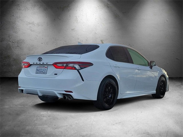 Used 2021 Toyota Camry SE image 3