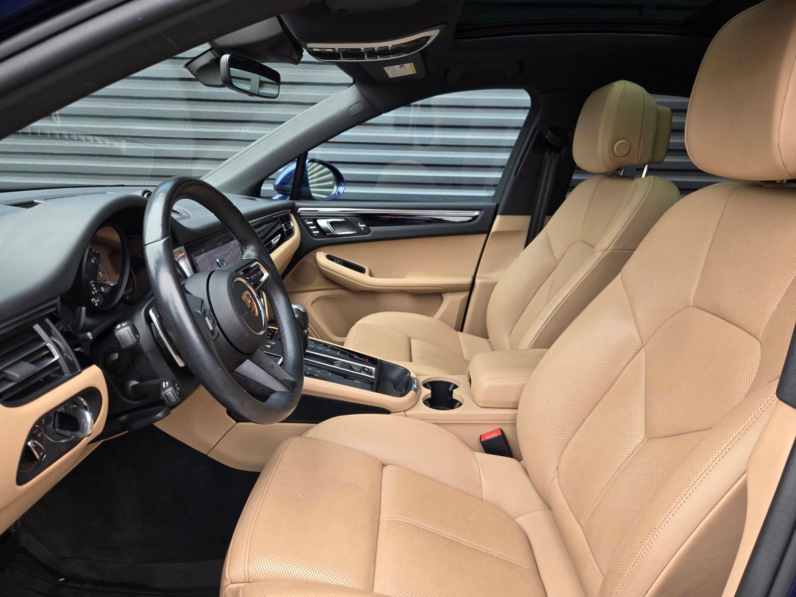 Used 2024 Porsche Macan AWD/4WD image 26