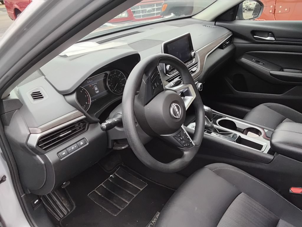Used 2024 Nissan Altima 2.5 SV FWD image 9