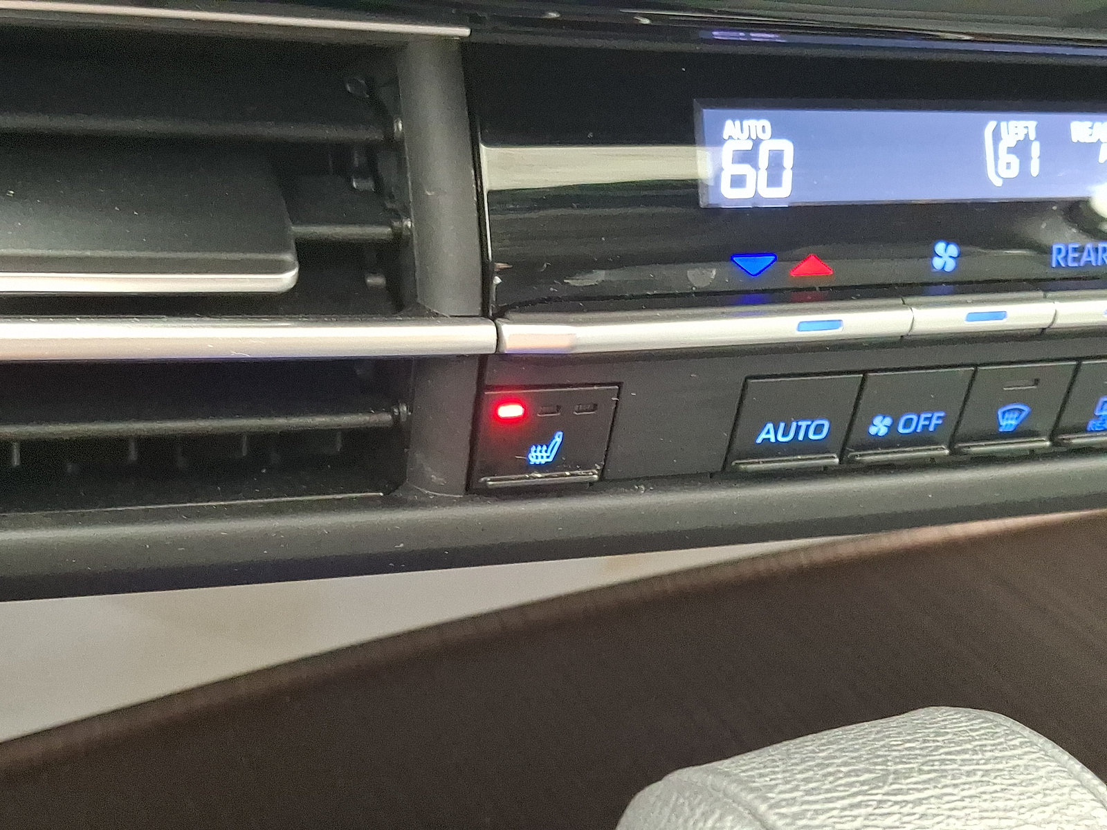 Certified 2024 Toyota Sienna XLE AWD/4WD image 14