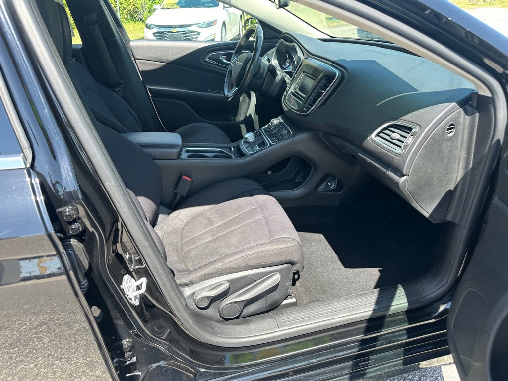 Used 2015 Chrysler 200 Limited w/ Convenience Group image 22