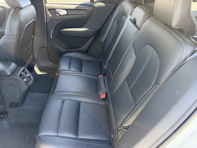 Certified 2023 Volvo XC40 B4 Ultimate w/ Climate Package FWD image 17
