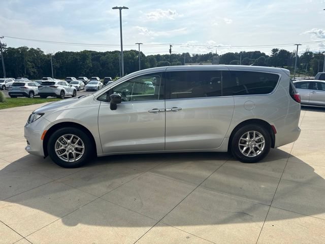 Used 2024 Chrysler Voyager LX FWD image 4