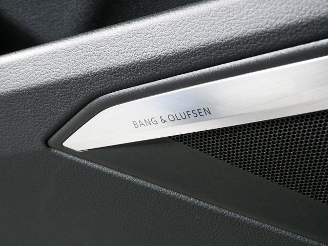 Used 2024 Audi Q8 e-tron Prestige w/ Prestige Package image 7