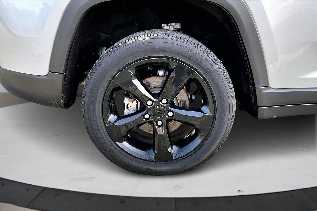 Certified 2023 Jeep Grand Cherokee Altitude image 35