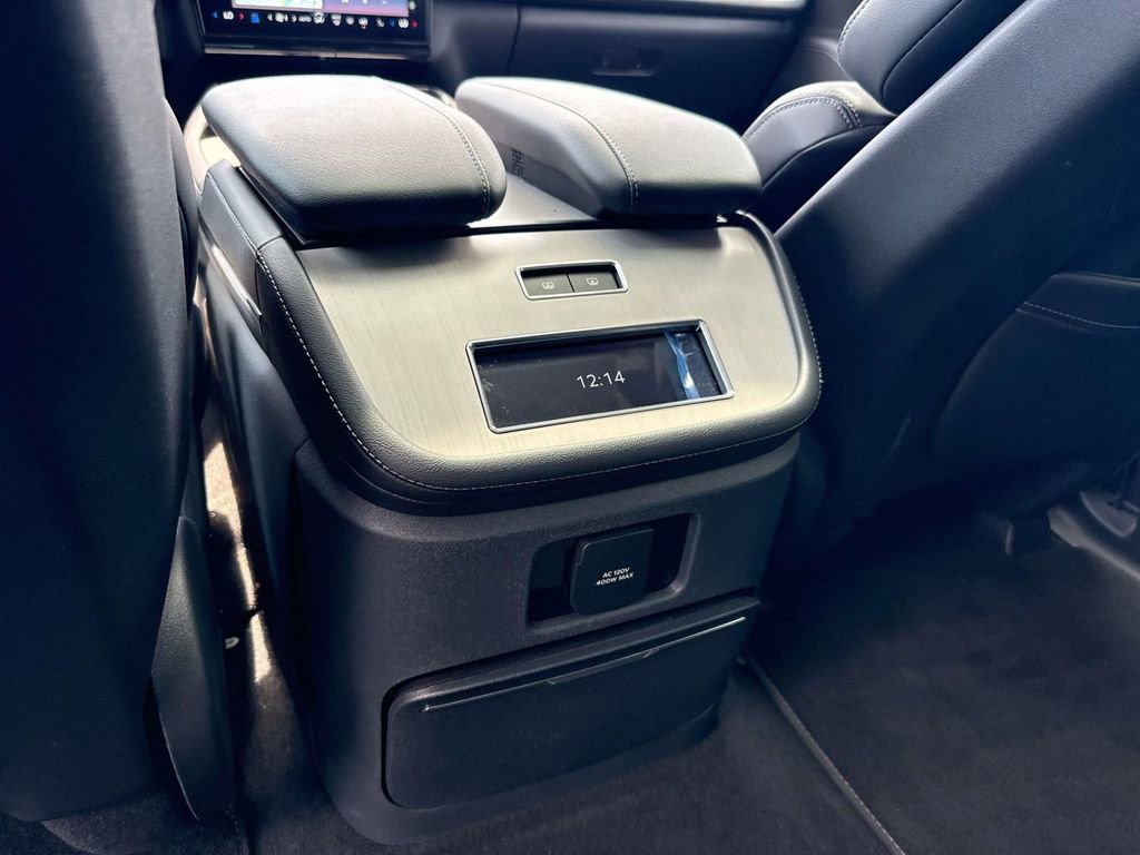 Used 2025 Lincoln Navigator Reserve image 12