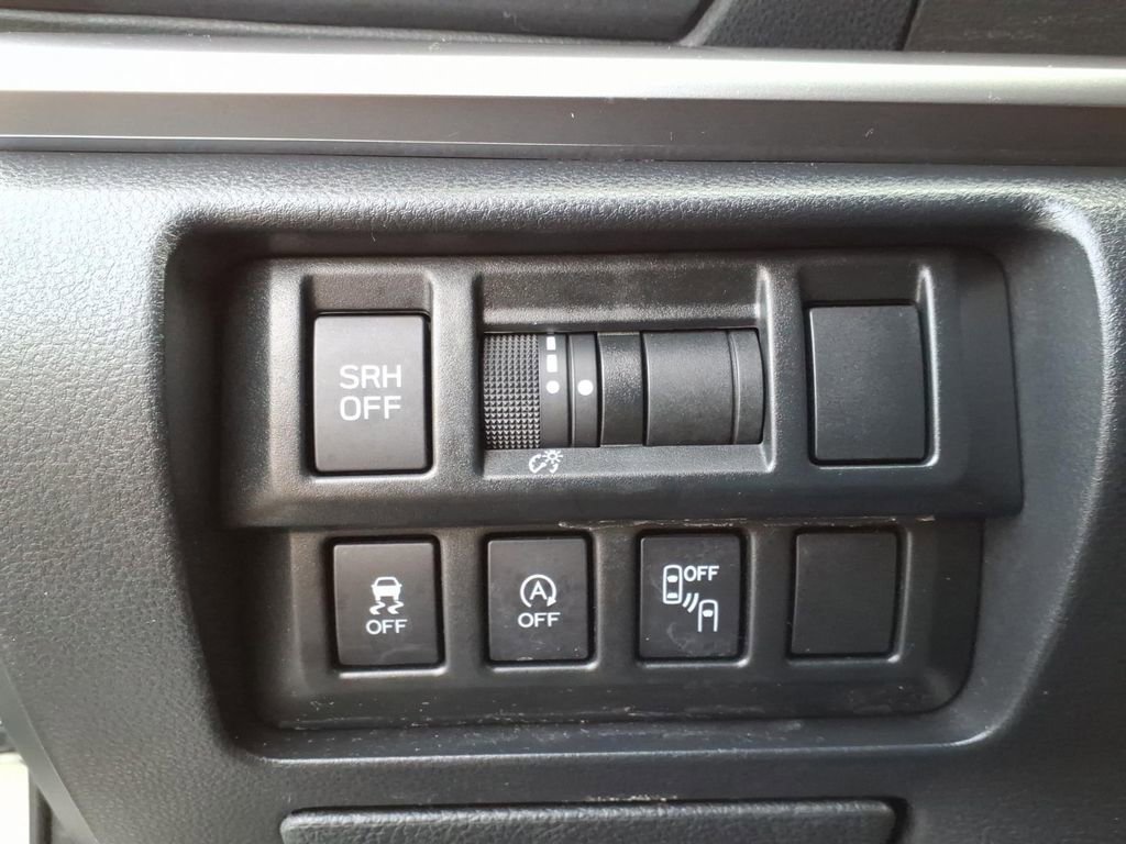 Used 2022 Subaru Crosstrek 2.5i Limited image 12