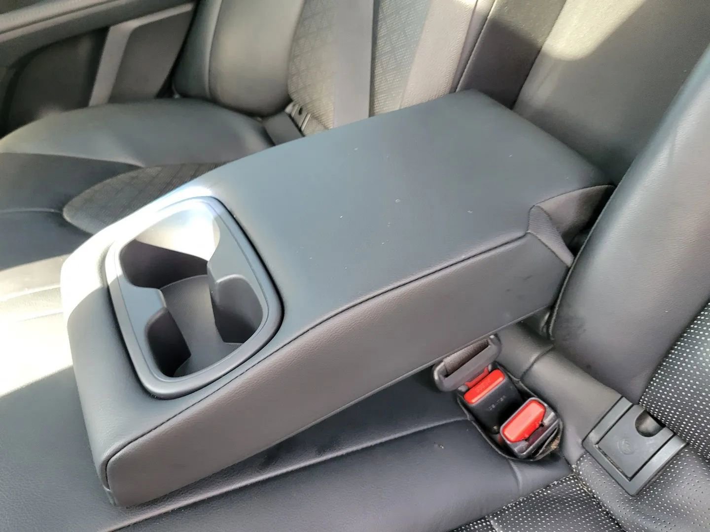 Used 2019 Toyota Camry XSE image 28