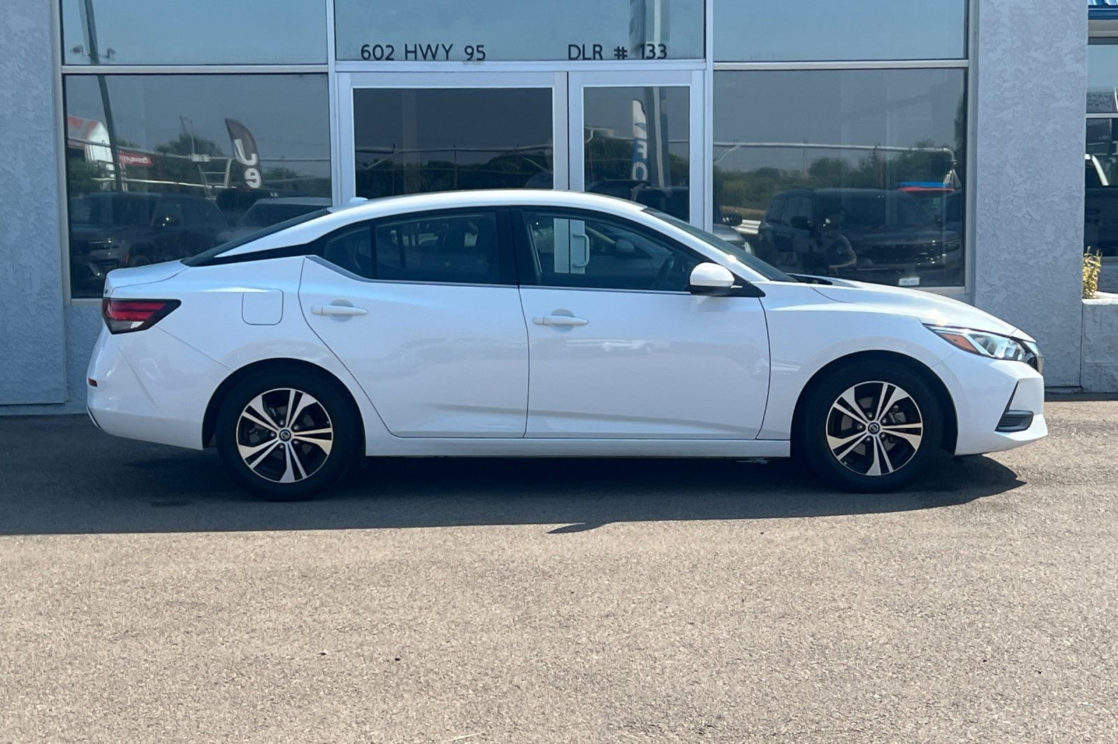 Used 2022 Nissan Sentra SV image 3