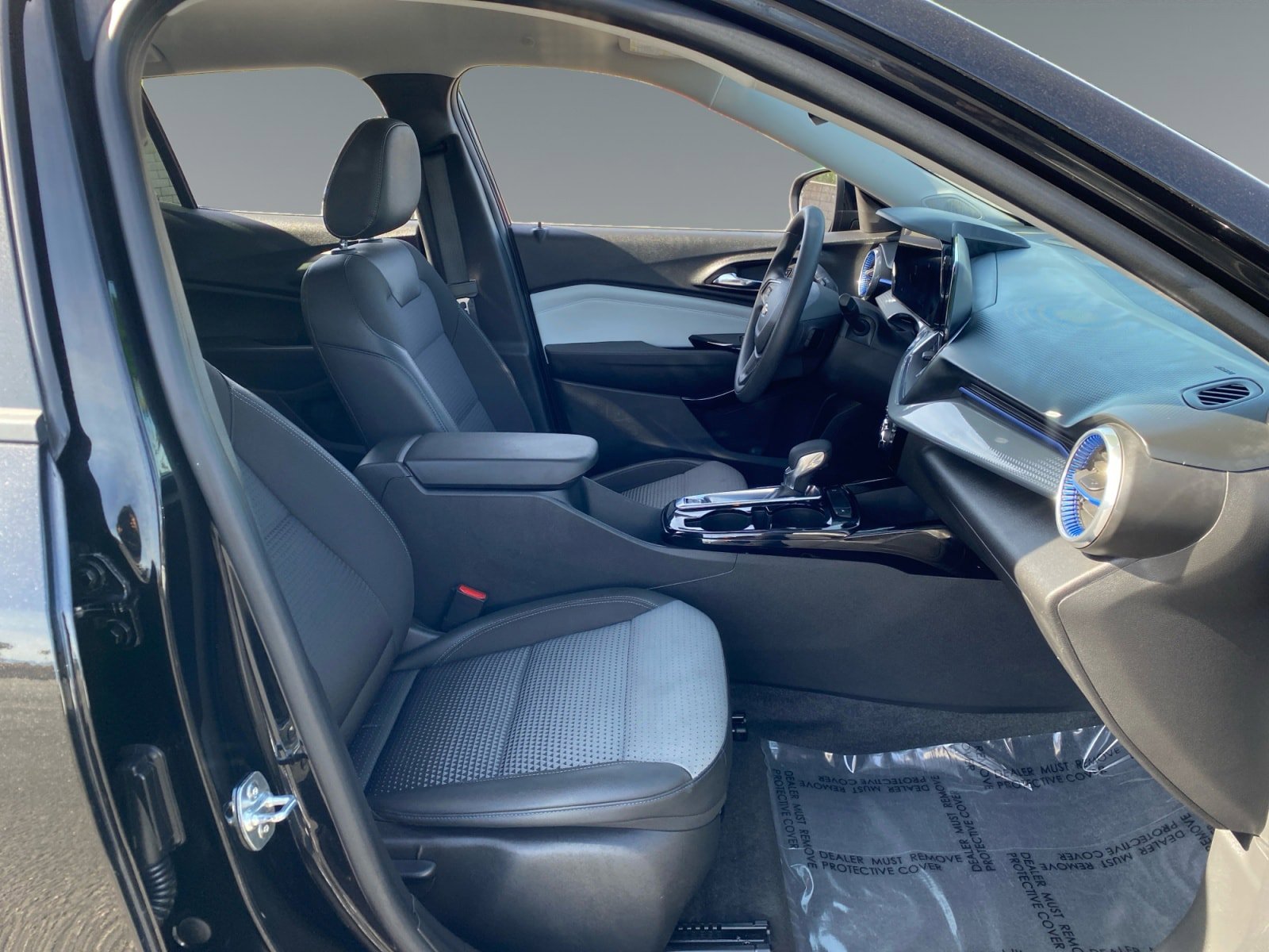 Used 2025 Chevrolet Trax LT image 15