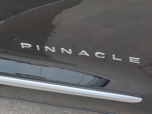 New 2027 Chrysler Pacifica Pinnacle w/ Theater Group AWD/4WD image 13