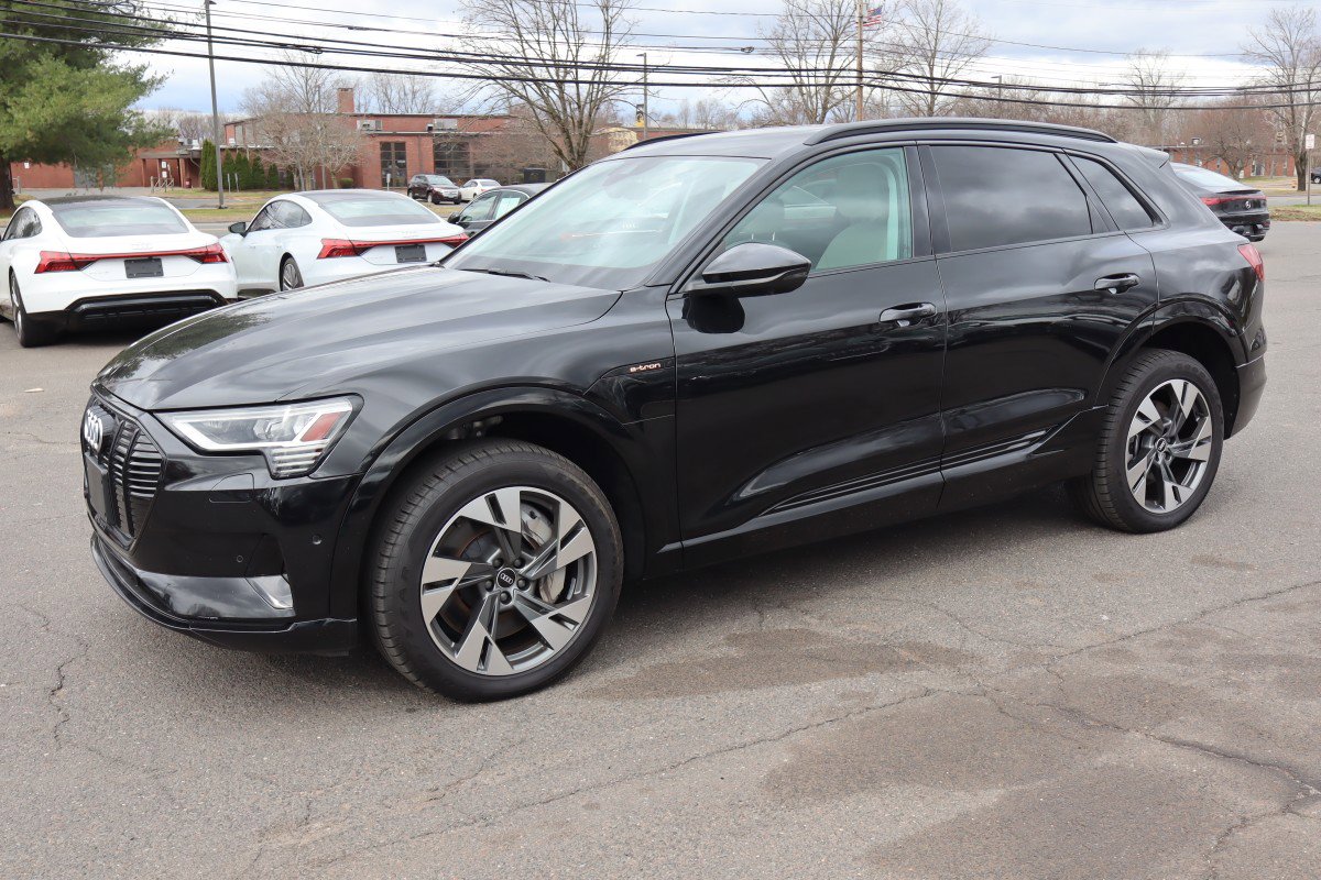 Used 2021 Audi e-tron Premium w/ Convenience Plus Package image 1
