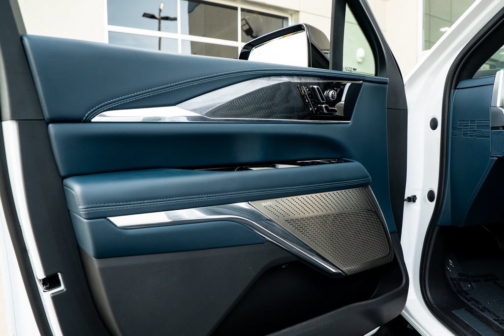 Used 2025 Cadillac Escalade IQ Luxury 2 w/ LPO, Premium Carpet Package AWD/4WD image 26