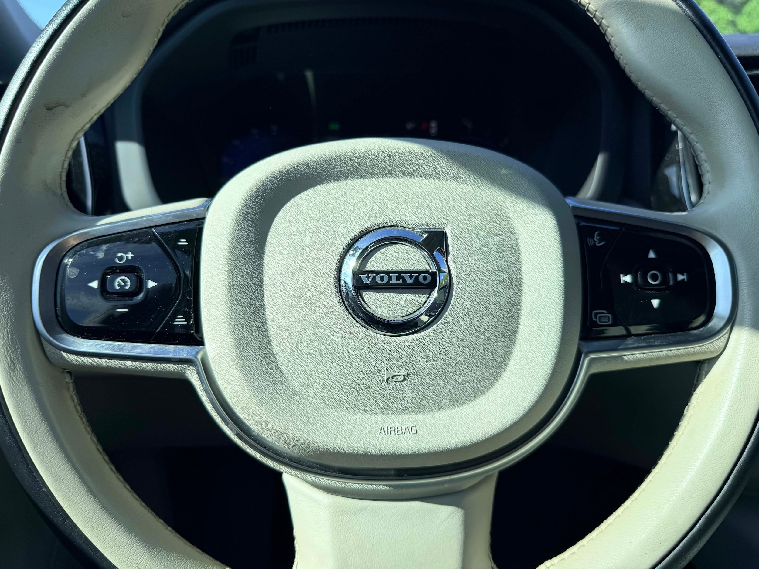 Certified 2023 Volvo XC60 B5 Plus w/ Climate Package image 15