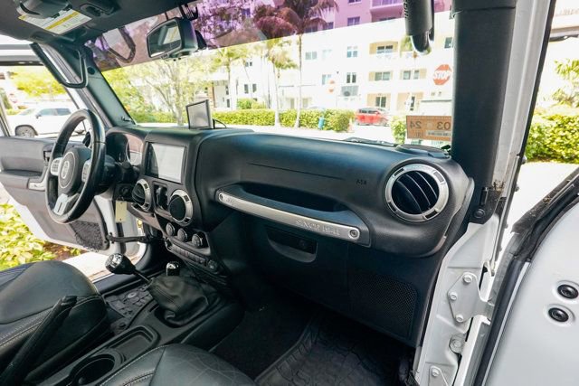Used 2016 Jeep Wrangler Unlimited Rubicon AWD/4WD image 84