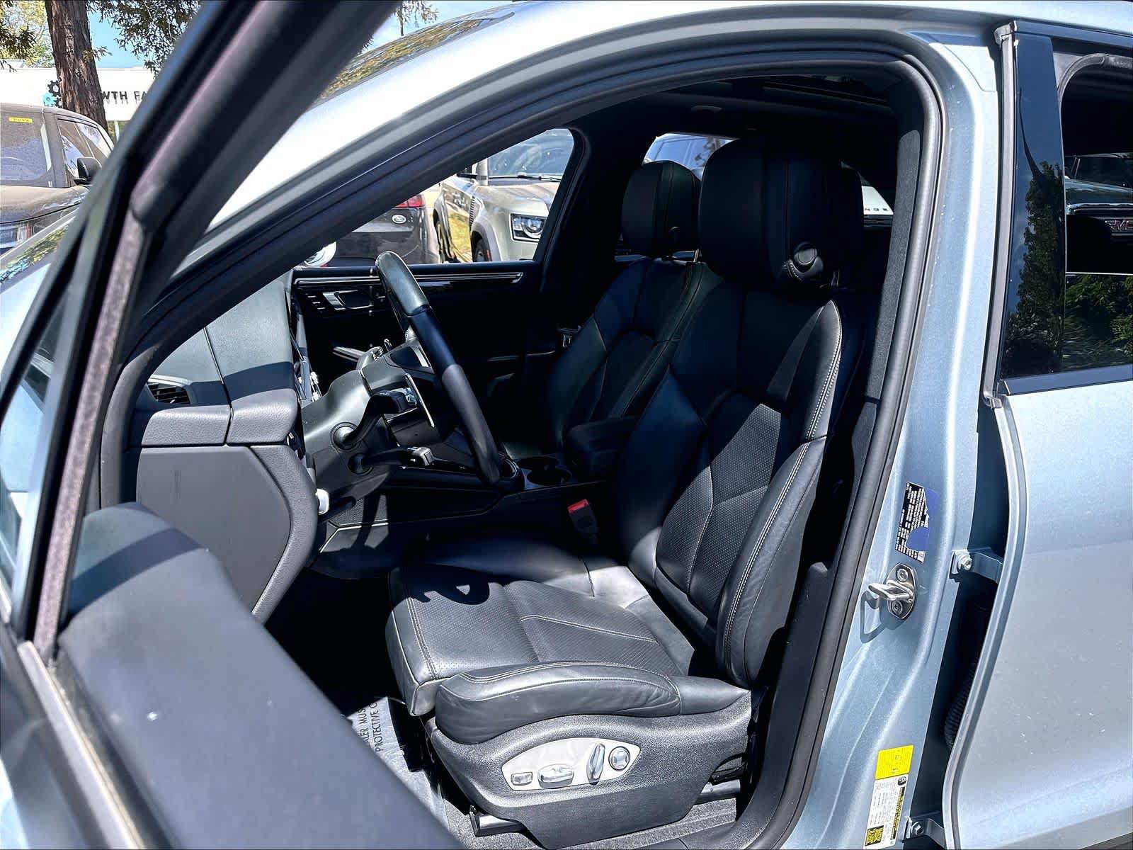 Used 2023 Porsche Macan AWD/4WD image 25