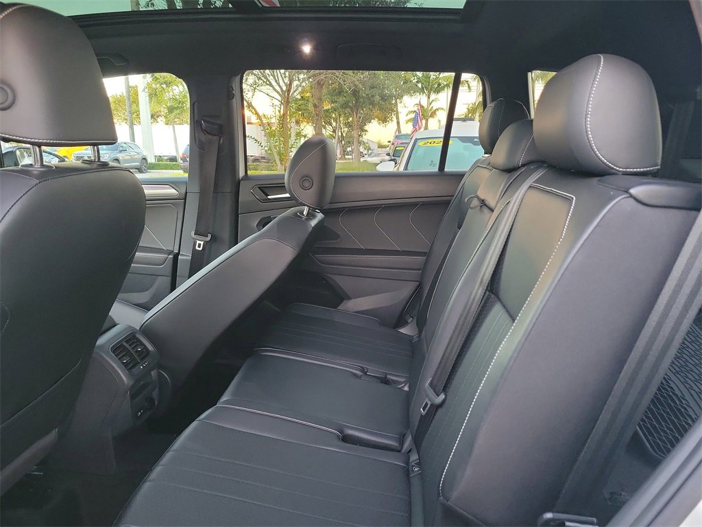 Certified 2024 Volkswagen Tiguan SE R-Line image 8