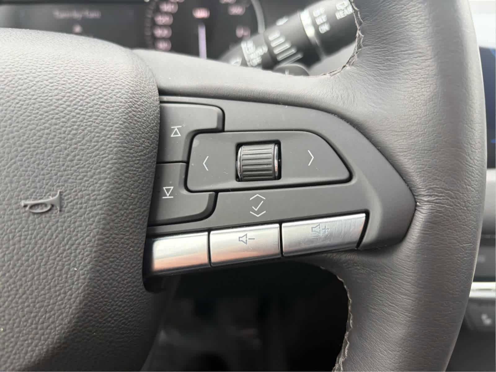 Used 2022 Cadillac XT4 Premium Luxury w/ Enhanced Visibility Package image 16