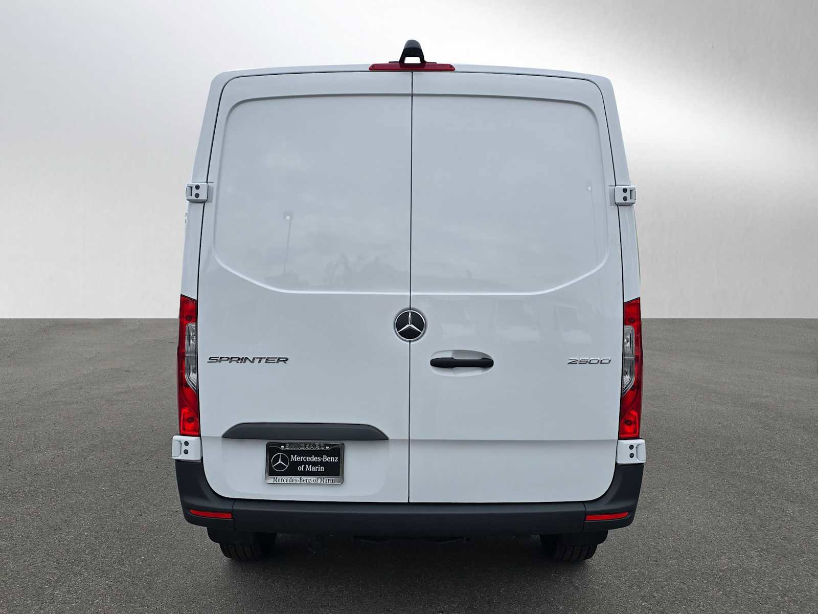 Used 2025 Mercedes-Benz Sprinter 2500 image 4