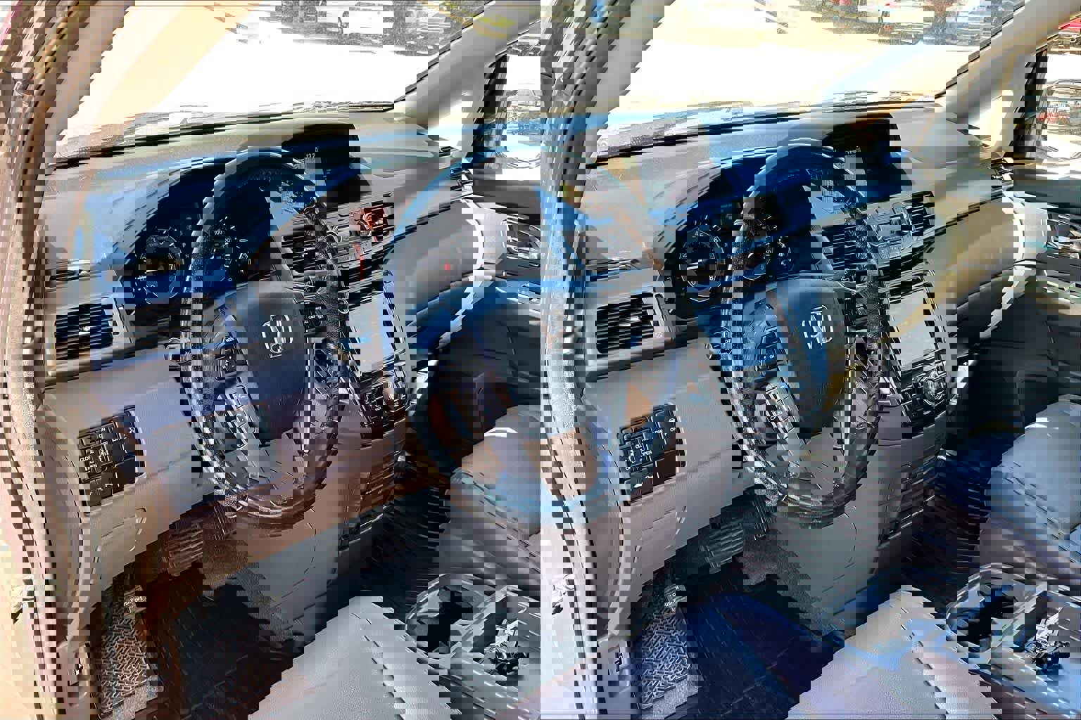 Used 2014 Honda Odyssey Touring Elite image 18