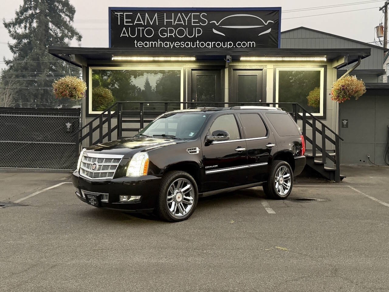 Used 2014 Cadillac Escalade Platinum AWD/4WD image 2