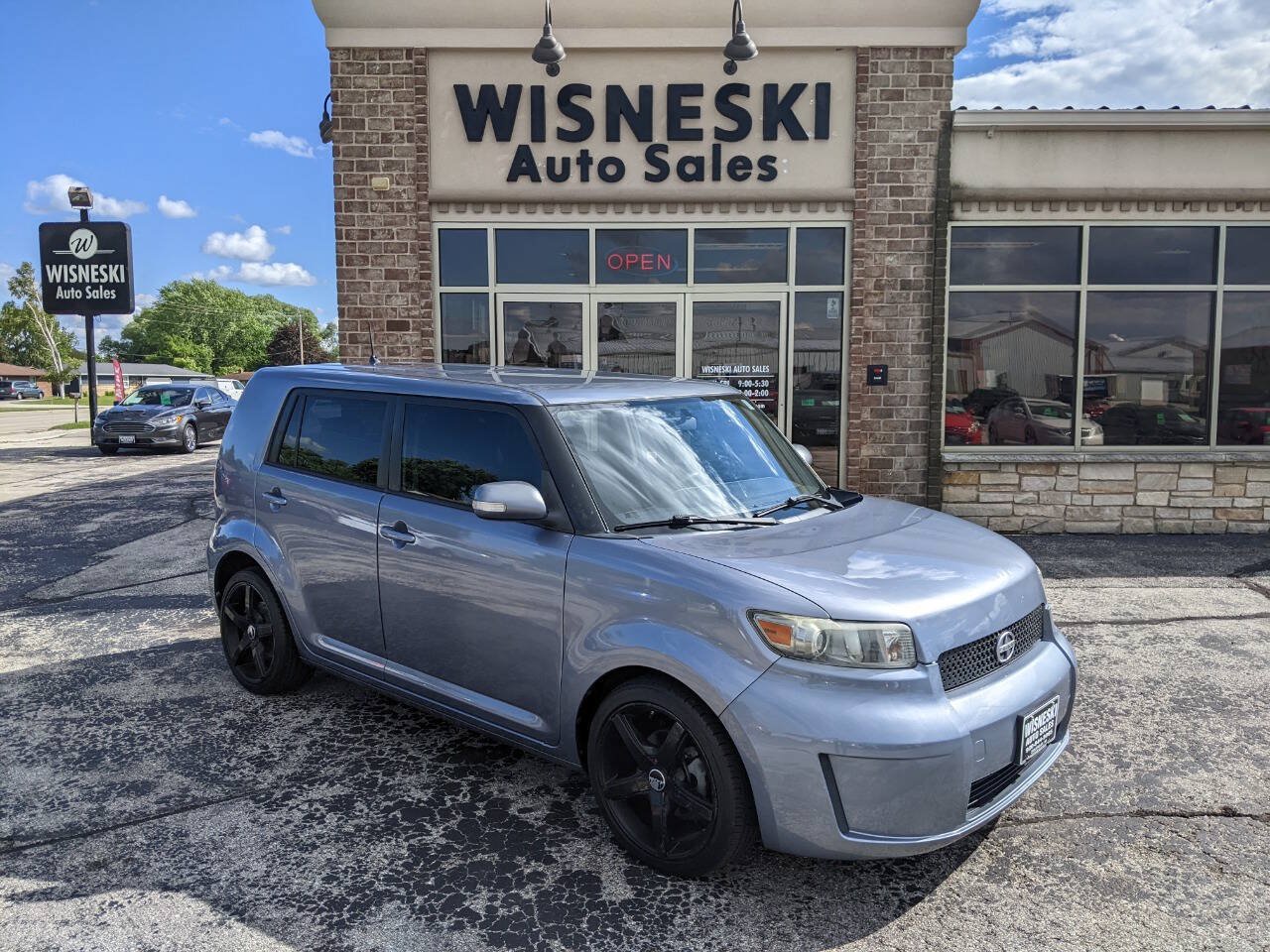 Used 2009 Scion xB FWD image 1