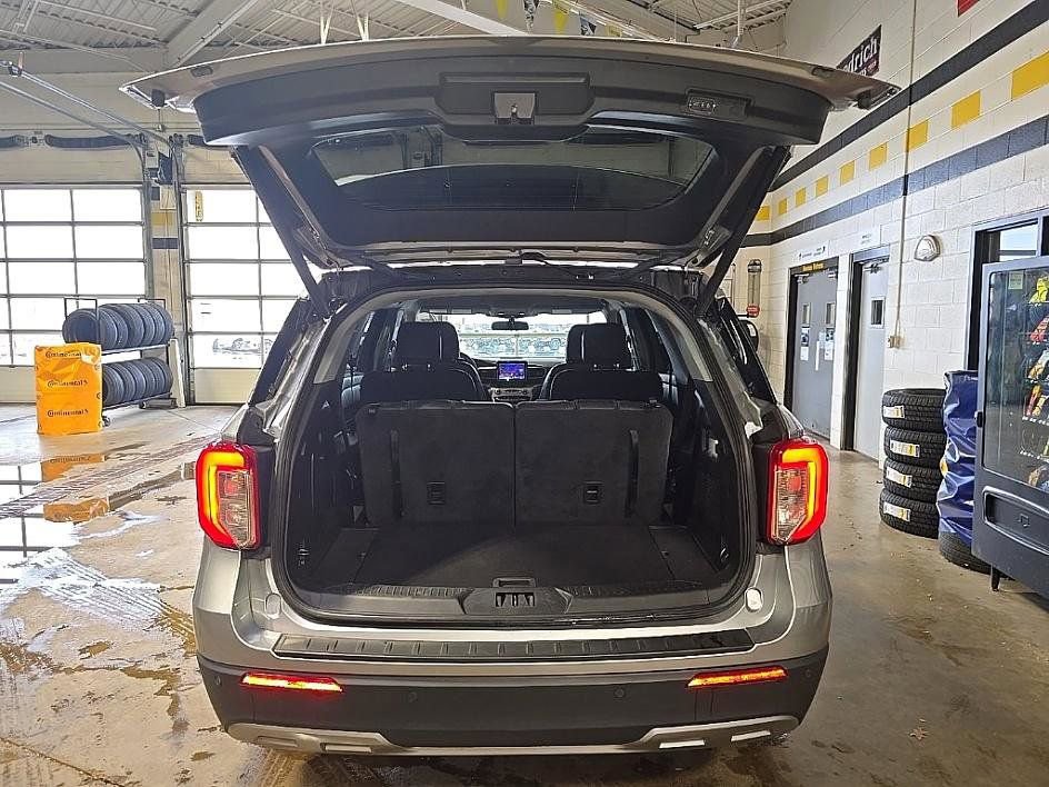 Used 2022 Ford Explorer XLT w/ Equipment Group 202A image 27