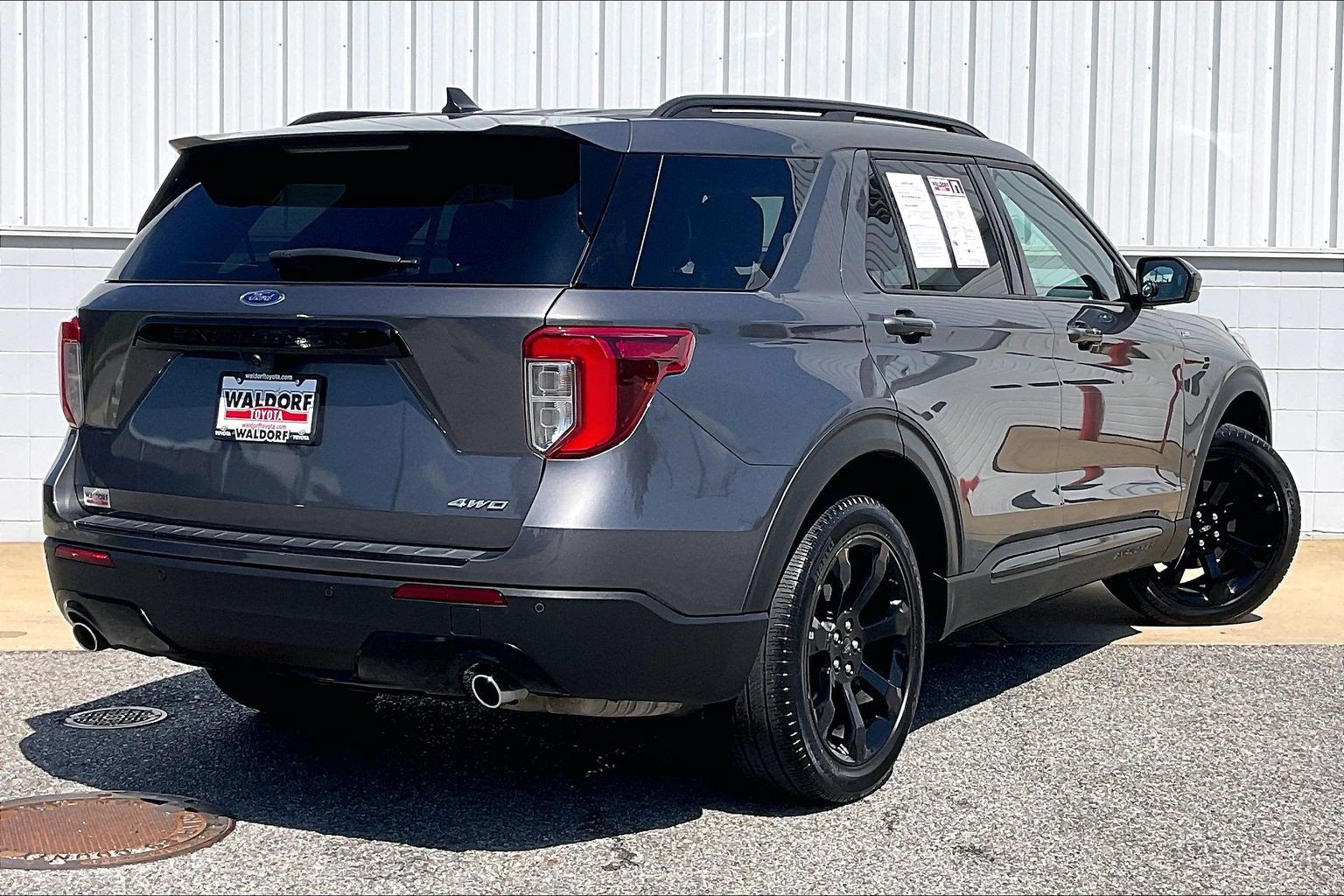 Used 2023 Ford Explorer ST-Line AWD/4WD image 17