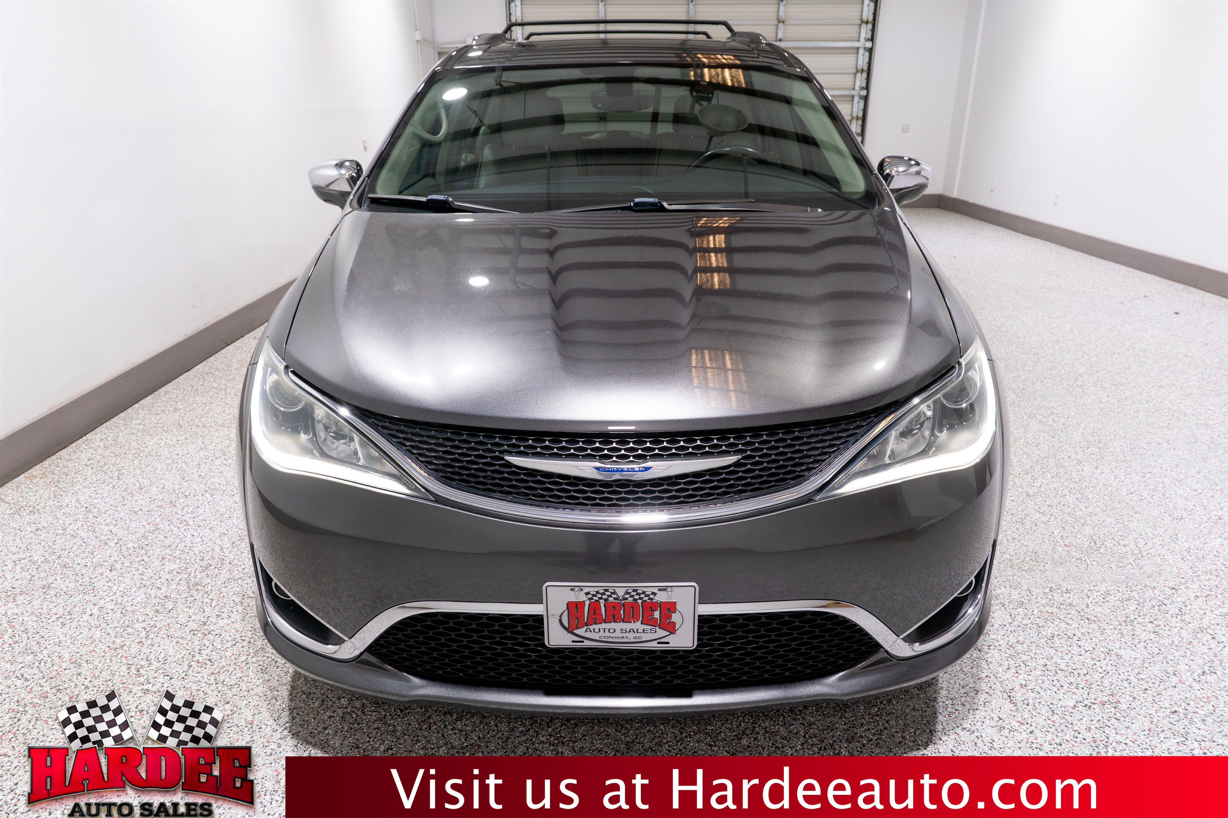 Used 2019 Chrysler Pacifica Limited w/ Tire & Wheel Group FWD image 7