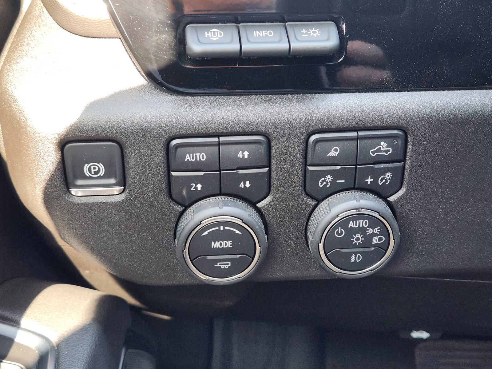 Used 2025 Chevrolet Silverado 3500 High Country w/ Technology Package AWD/4WD image 19