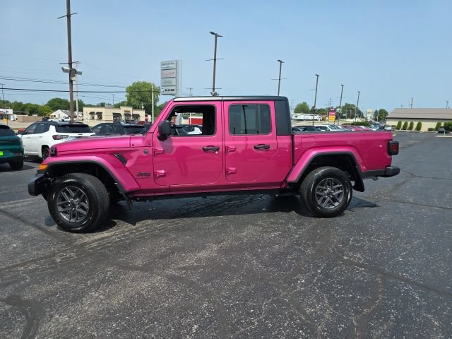 Used 2024 Jeep Gladiator Sport AWD/4WD image 3