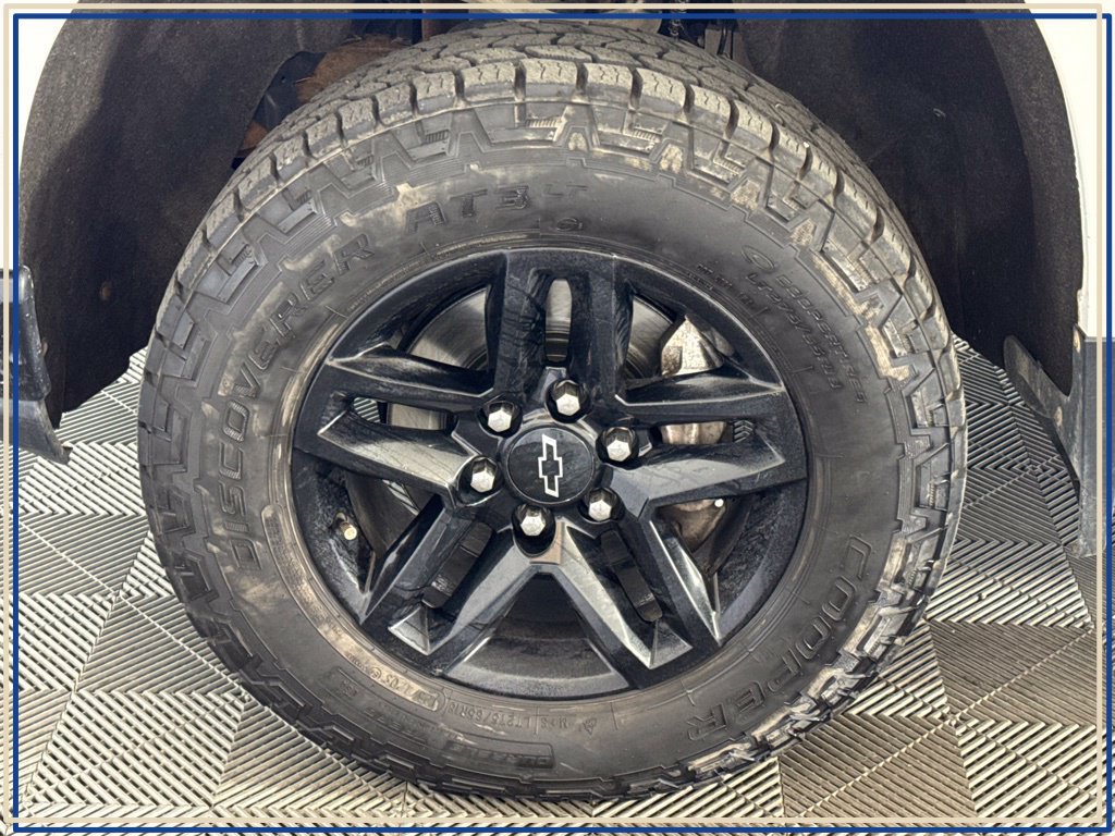 Used 2021 Chevrolet Silverado 1500 LT Trail Boss w/ LPO, Dark Essentials Package AWD/4WD image 16