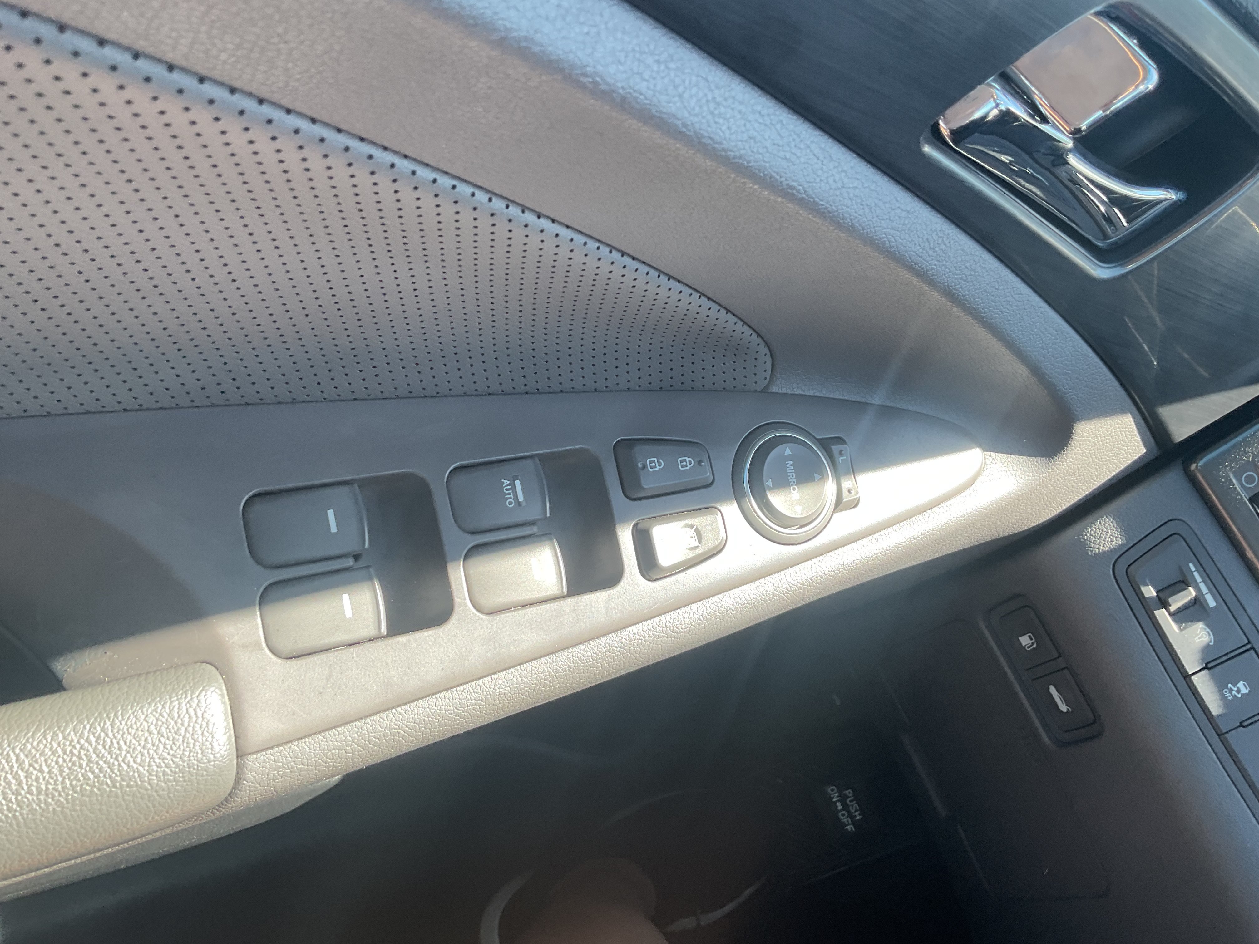 Used 2015 Hyundai Sonata Limited w/ Option Group 02 FWD image 20
